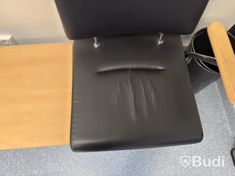Sittgrupp i läder, fåtöljer och bord