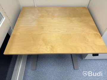 Höj- och sänkbart skrivbord Kinnarps Oberon