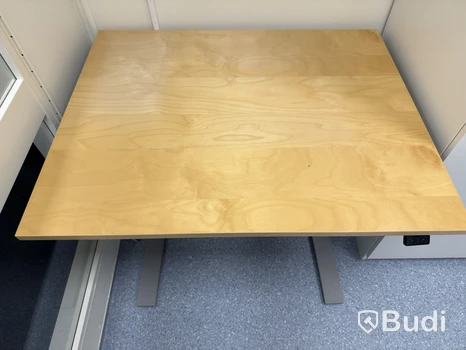 Höj- och sänkbart skrivbord Kinnarps Oberon
