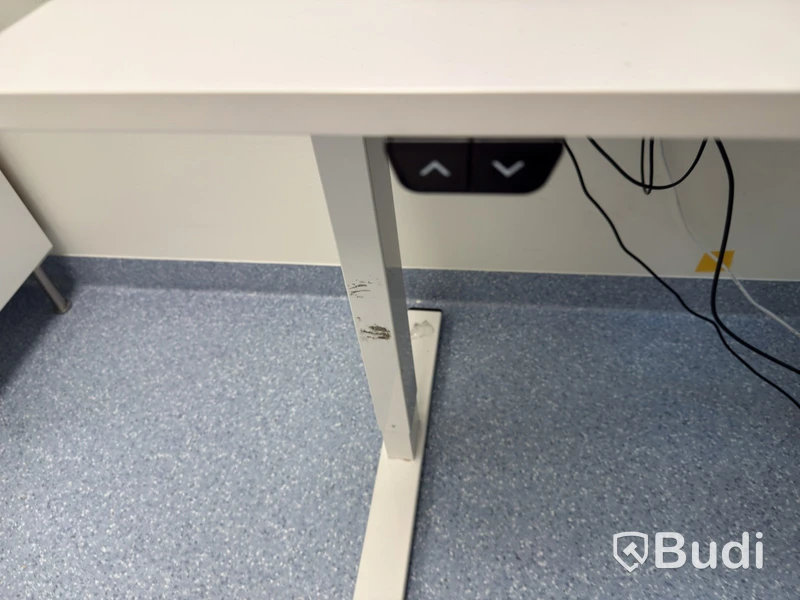 Height-adjustable desk with office chair