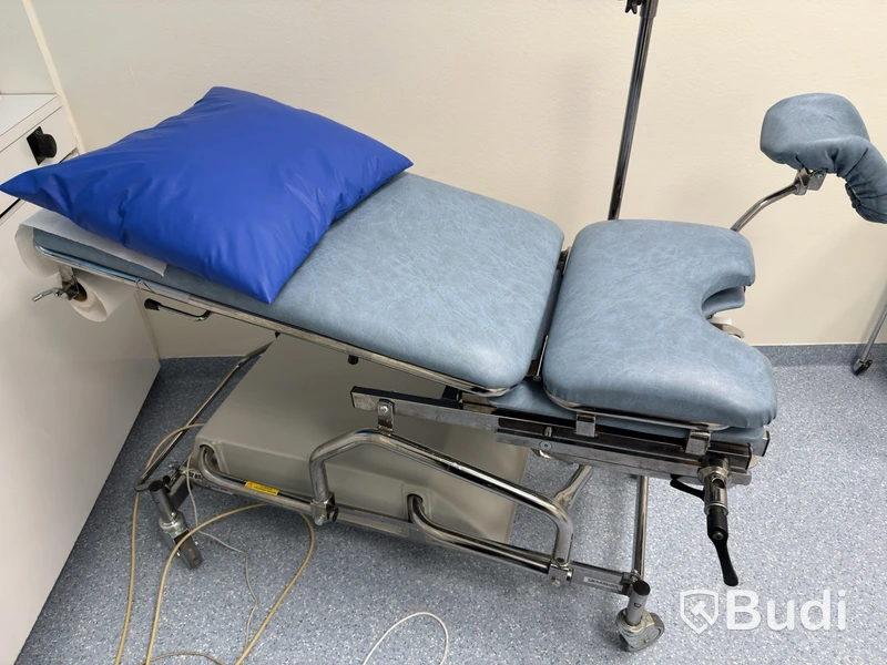 Electrically adjustable operating table
