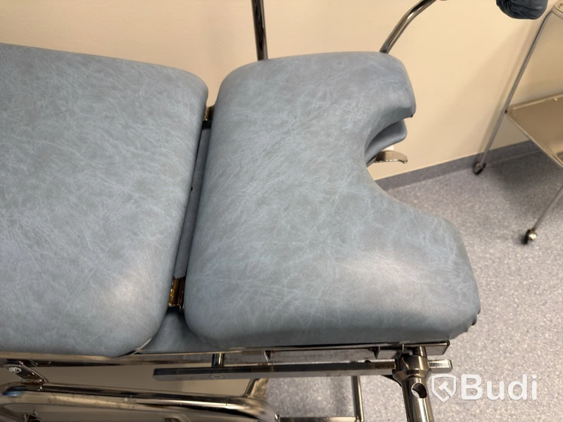 Electrically adjustable operating table