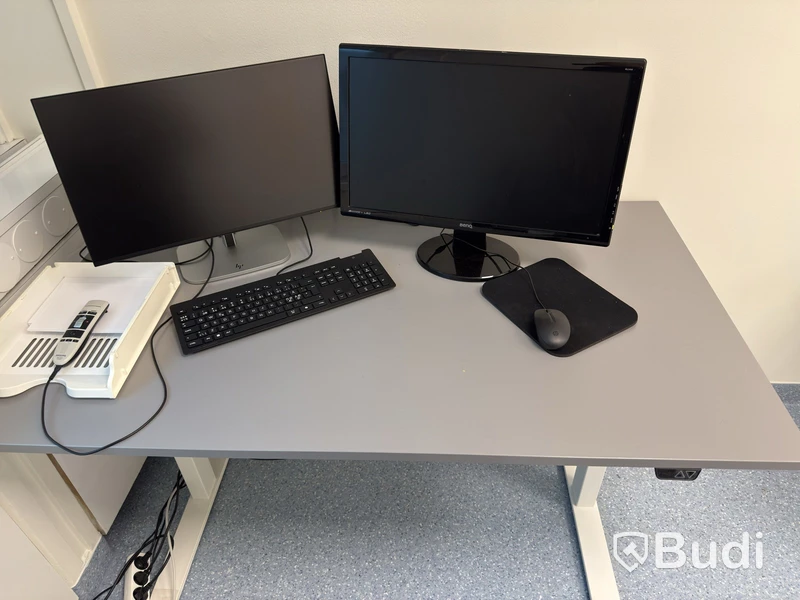 Height-adjustable desk with office chair