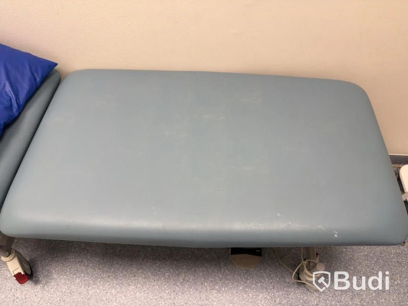 Oscar operating table, electrically height-adjustable