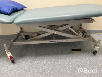 Oscar operating table, electrically height-adjustable