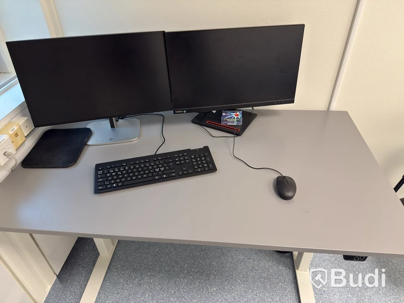 Height-adjustable IKEA Rodulf desk with chair