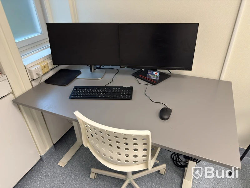 Height-adjustable IKEA Rodulf desk with chair