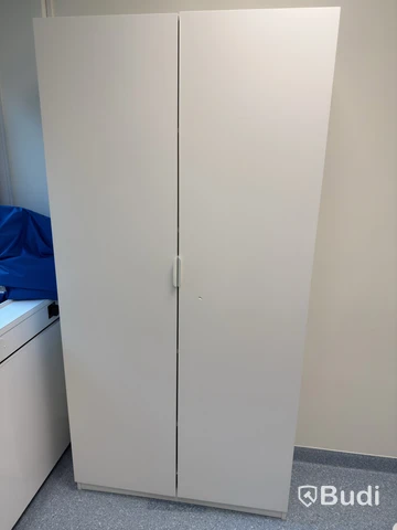 Skåp IKEA, vitt med dubbeldörrar