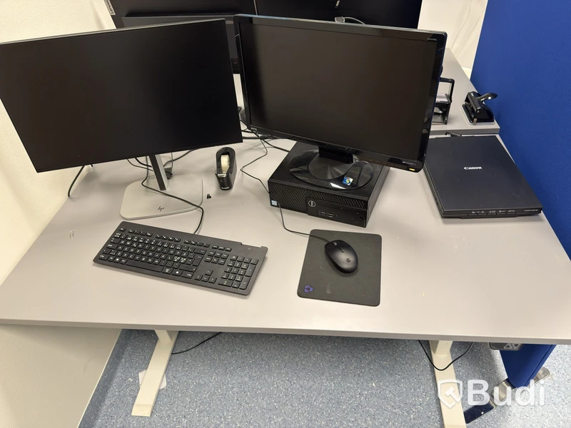 Height-adjustable IKEA RODULF desk with chair