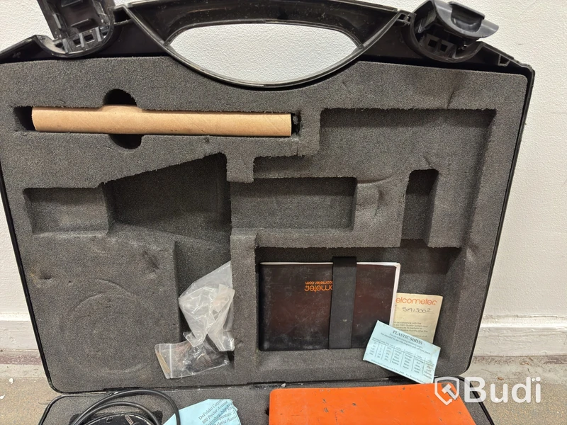 Elcometer 266 spark tester, with probe and case