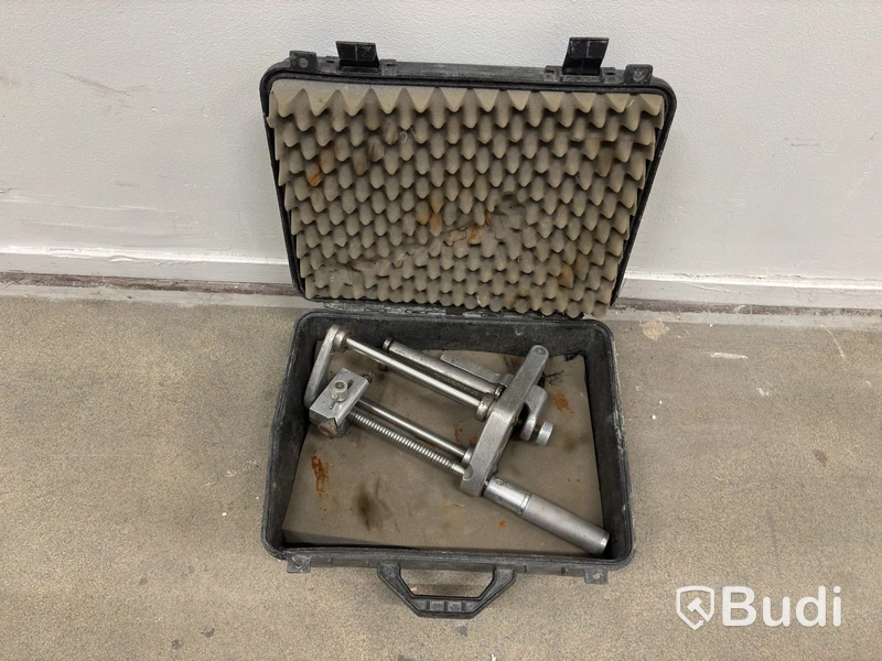 Caldervale Technology pipe scraper, with case