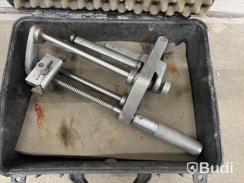 Caldervale Technology pipe scraper, with case