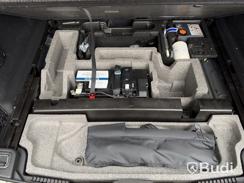 Volvo XC60 Recharge T6 AWD | 20,080 km | 2026