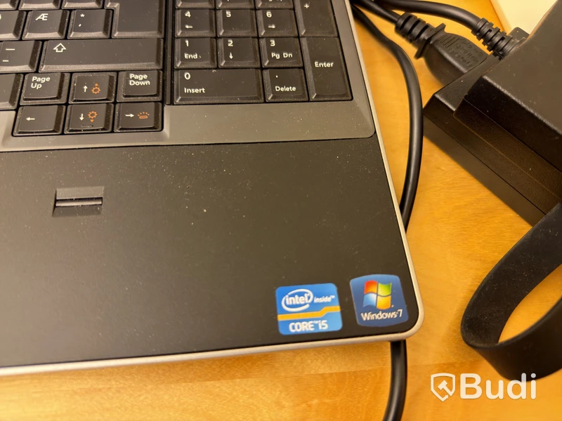 Laptops, kontorsmöbler, UPS m.m.
