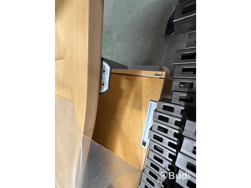 Laptops, kontorsmöbler, UPS m.m.