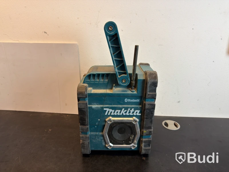 Makita DMR108 Job Site Radio with Bluetooth and FM/AM