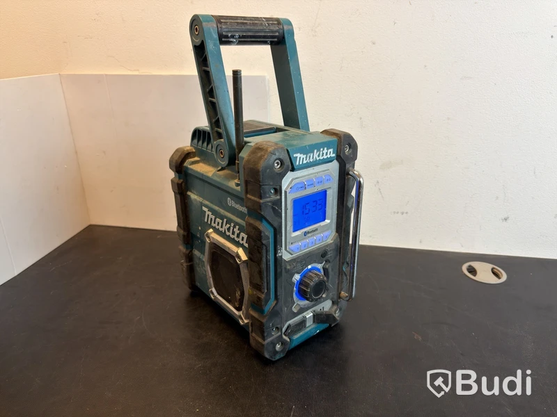 Makita DMR108 Job Site Radio with Bluetooth and FM/AM
