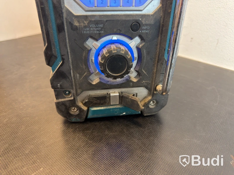 Makita DMR108 Job Site Radio with Bluetooth and FM/AM