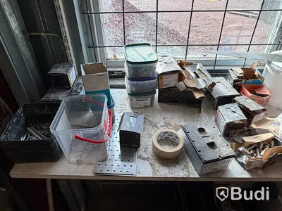 Byggmaskiner & material