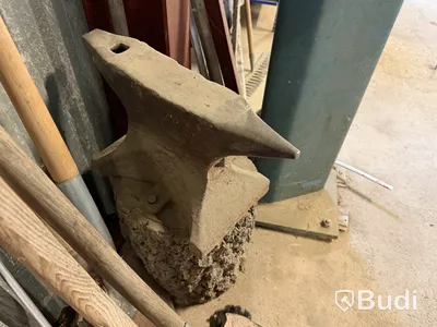 Byggmaskiner & material