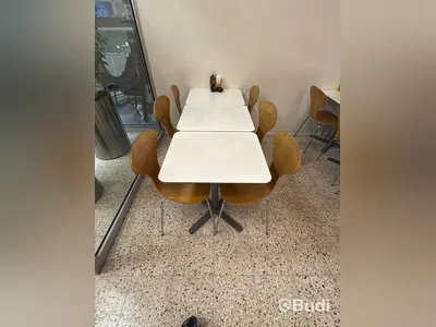 Cafémöbler, 28 bord och 49 stolar