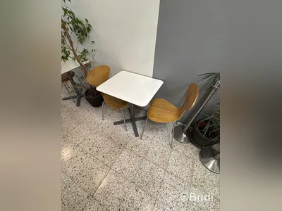 Cafémöbler, 28 bord och 49 stolar