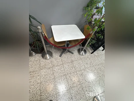 Cafémöbler, 28 bord och 49 stolar
