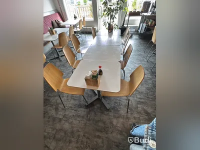 Cafémöbler, 28 bord och 49 stolar
