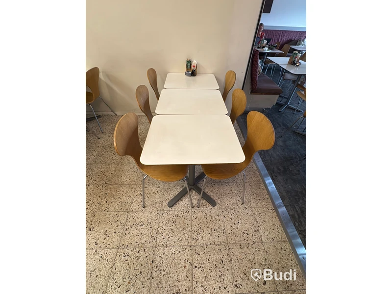 Cafémöbler, 28 bord och 49 stolar