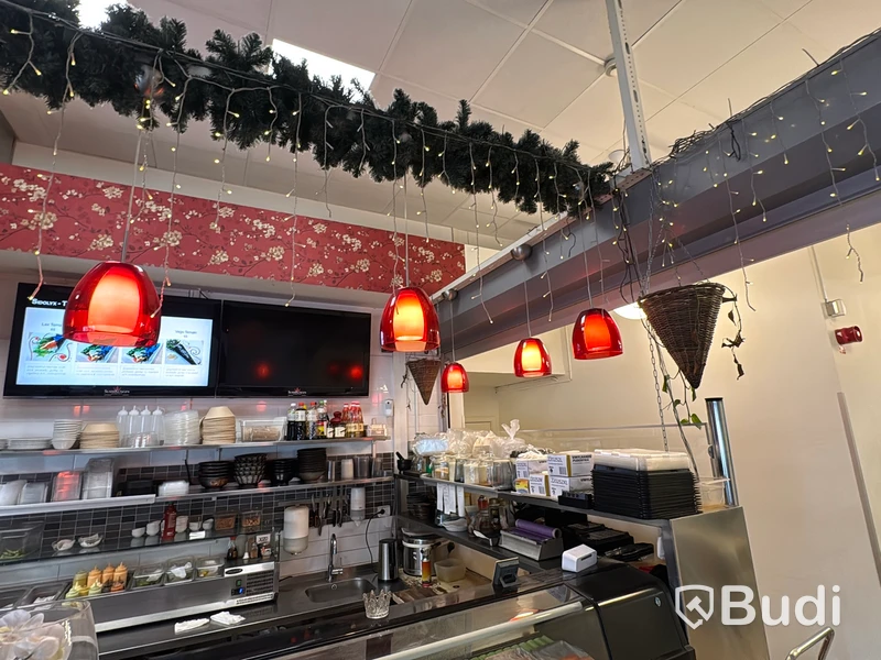 Takbelysning och dekoration från restaurang