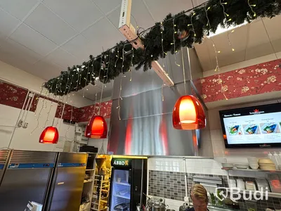 Takbelysning och dekoration från restaurang