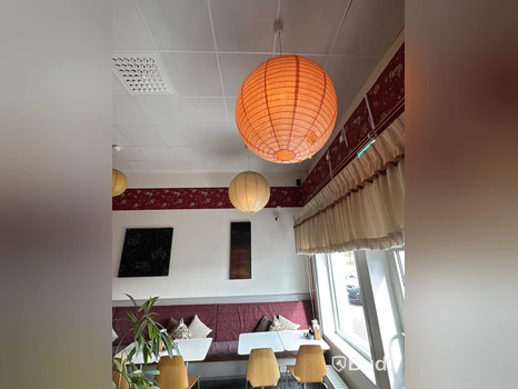 Takbelysning och dekoration från restaurang