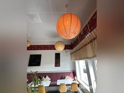 Takbelysning och dekoration från restaurang