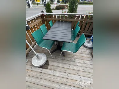 Parti utemöbler, bord, stolar och parasoller