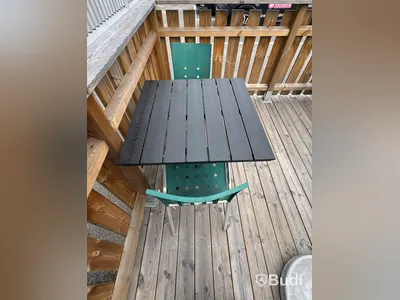 Parti utemöbler, bord, stolar och parasoller