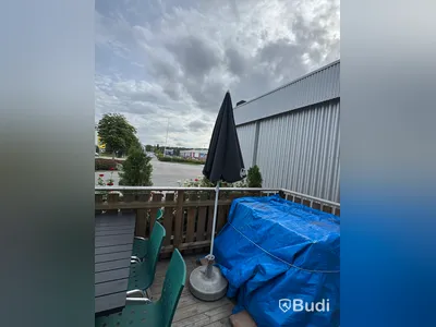 Parti utemöbler, bord, stolar och parasoller