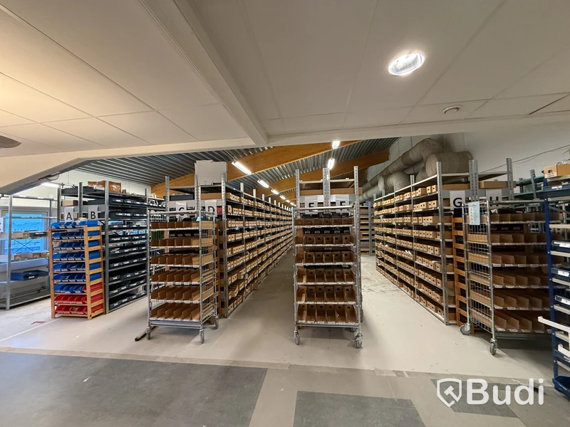 Large stock lot of mobile accessories – stated purchase value approximately SEK 2.1 million
