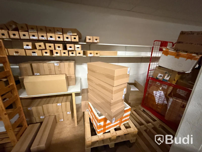 Lot of packaging materials, boxes and padded envelopes