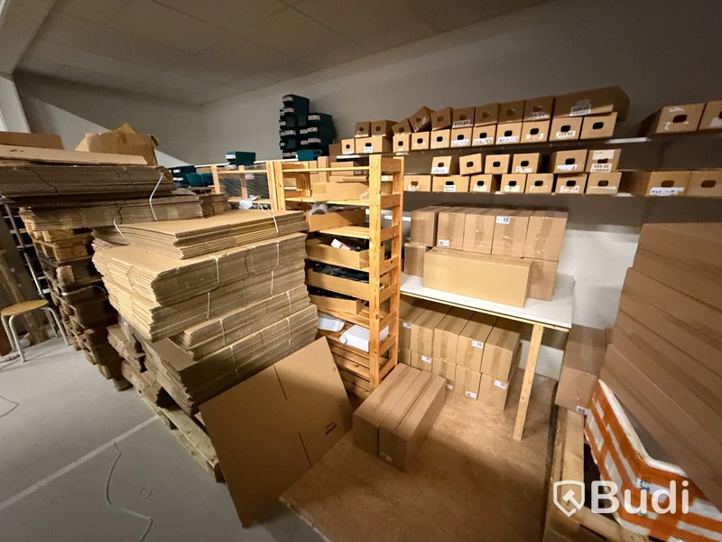 Lot of packaging materials, boxes and padded envelopes