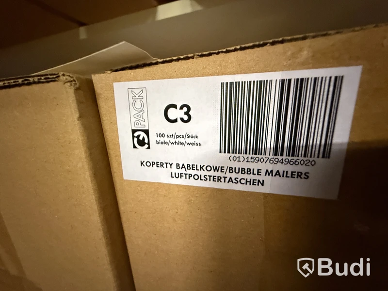 Lot of packaging materials, boxes and padded envelopes