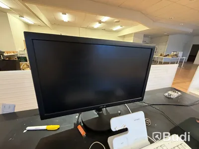 Lot of office furniture and computer equipment, Netgear access points