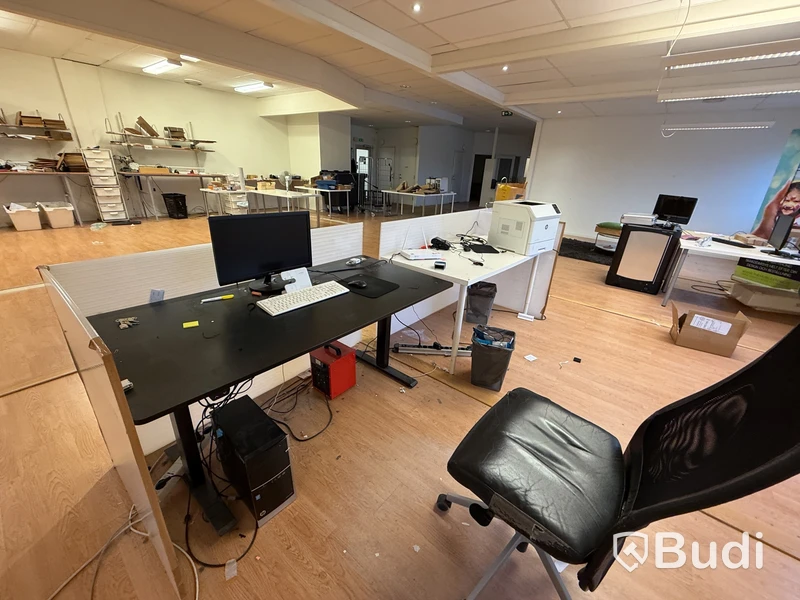 Lot of office furniture and computer equipment, Netgear access points