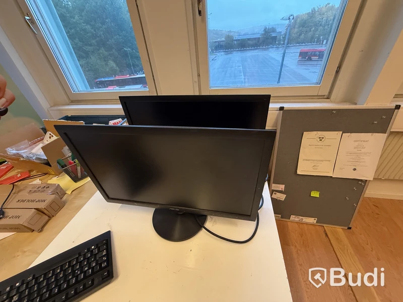 Lot of office furniture and computer equipment, Netgear access points