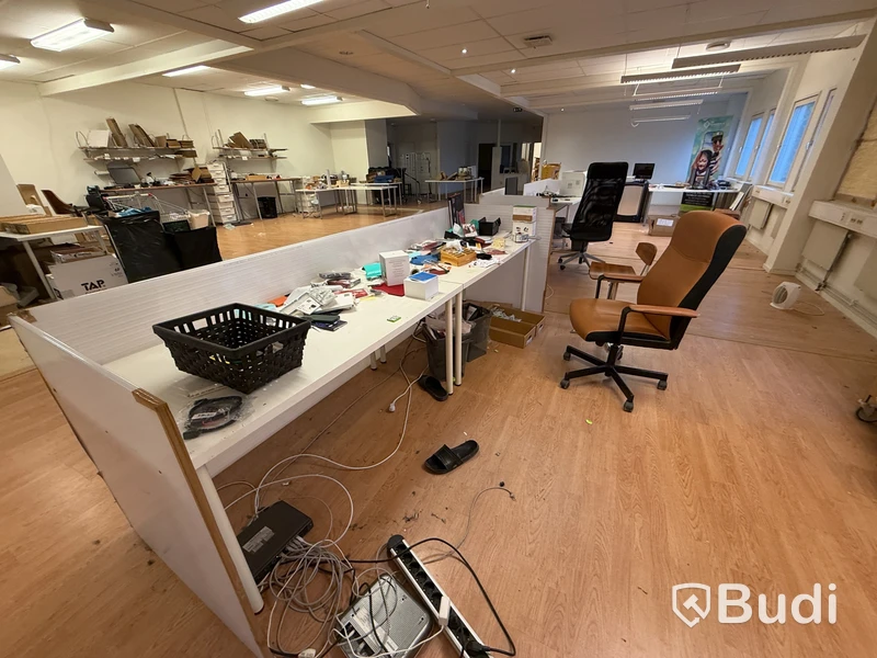 Lot of office furniture and computer equipment, Netgear access points