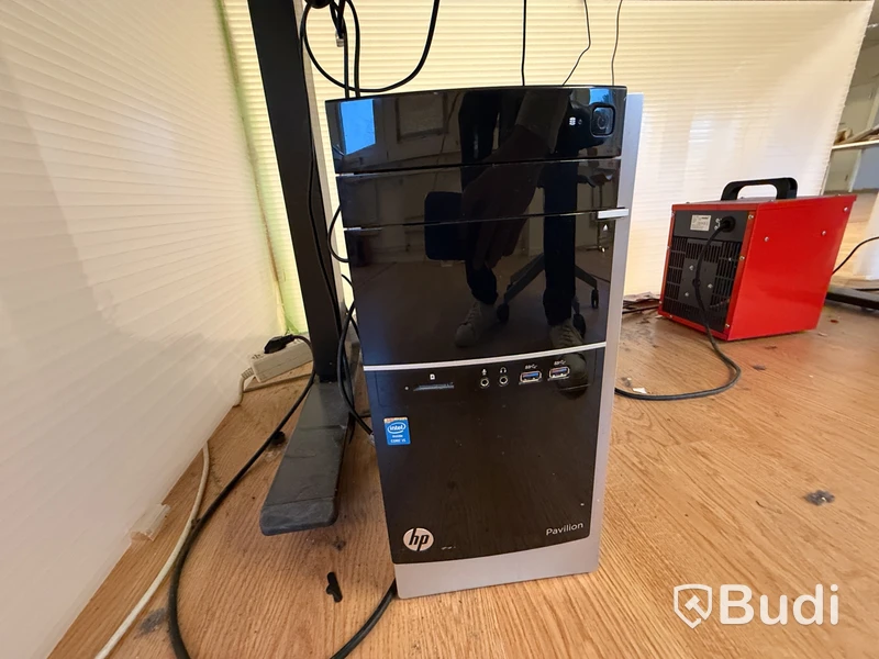 Lot of office furniture and computer equipment, Netgear access points