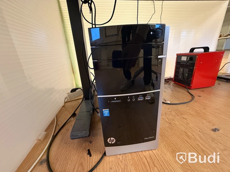 Lot of office furniture and computer equipment, Netgear access points