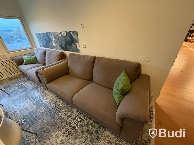 Två 2-sitssoffor, beige tyg