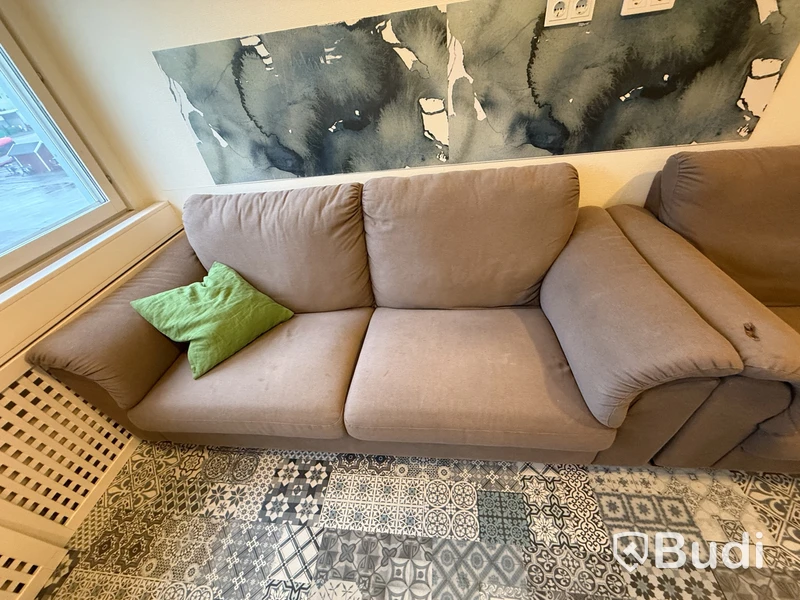 Två 2-sitssoffor, beige tyg