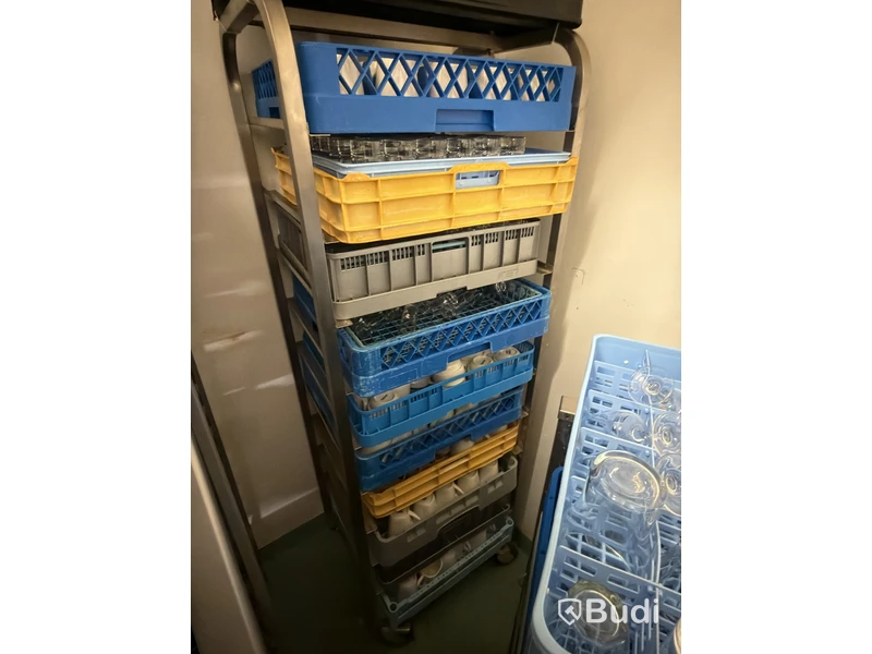Stort parti serveringsartiklar för t.ex. catering - porslin, glas, kaffekannor, karaffer och bestick