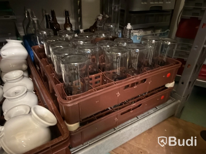 Stort parti serveringsartiklar för t.ex. catering - porslin, glas, kaffekannor, karaffer och bestick